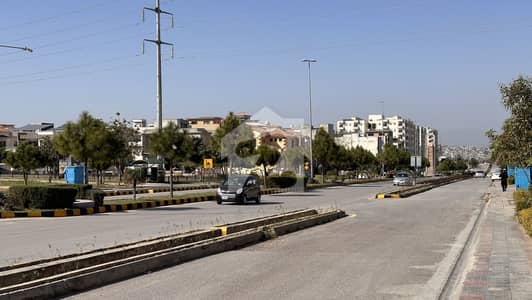 ڈی ایچ اے فیز 2 - سیکٹر ای ڈی ایچ اے ڈیفینس فیز 2,ڈی ایچ اے ڈیفینس,اسلام آباد میں 1 کنال رہائشی پلاٹ 5.05 کروڑ میں برائے فروخت۔ ڈی ایچ اے فیز 2 - سیکٹر ای ڈی ایچ اے ڈیفینس فیز 2,ڈی ایچ اے ڈیفینس,اسلام آباد میں 1 کنال رہائشی پلاٹ 5.05 کروڑ میں برائے فروخت۔