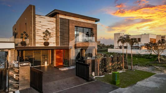 1 KANAL FULL LUXURIOUS HOUSE FOR RENT AT PRIME LOCATION OF DHA PHASE 7