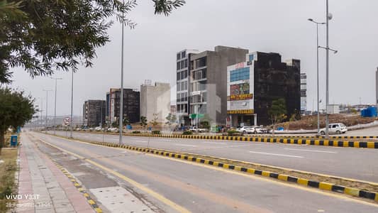 ڈی ایچ اے ڈیفینس فیز 2 ڈی ایچ اے ڈیفینس,اسلام آباد میں 8 مرلہ کمرشل پلاٹ 10.5 کروڑ میں برائے فروخت۔