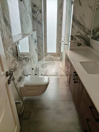 Luxury Flat For Sale 1st Floor | 2500 Sqft
