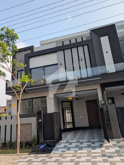 5 Marla Modern Elevation house for sale in Central Park. 5 Marla Modern Elevation house for sale in Central Park.