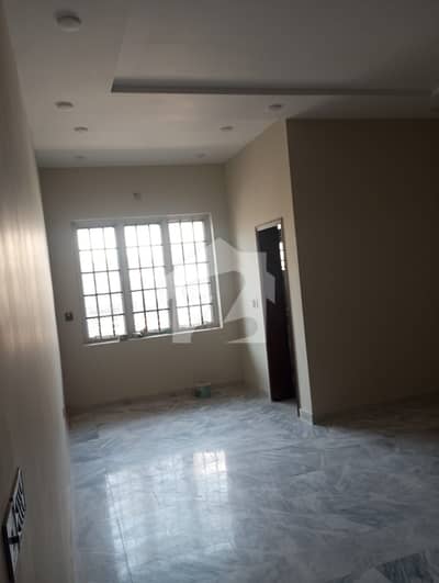 گلبرگ لاہور میں 4 مرلہ Studio دفتر 1.25 لاکھ میں کرایہ پر دستیاب ہے۔