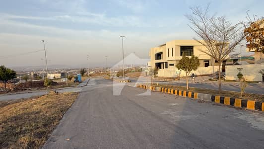 Prime Location 2nd Avenue 1 Kanal Plot For Sale