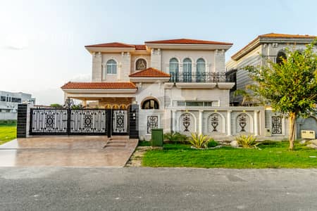 1 KANAL FULL LUXURIOUS HOUSE FOR RENT AT PRIME LOCATION OF DHA PHASE 7