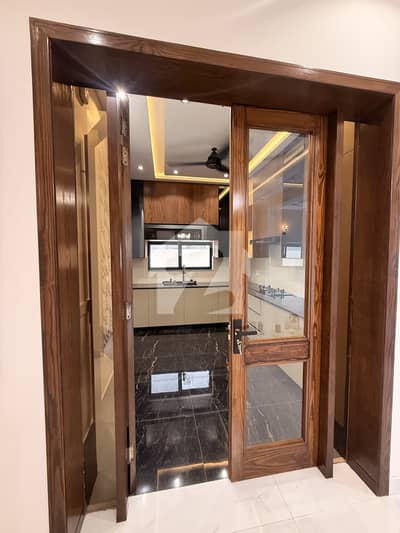 10 Marla New Luxury House For Sale