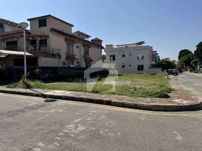 Corner Kanal Plot For Sale In Phase 4