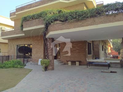 F-11 Size 666'Sq Yards 5'Bed Full House For Rent
