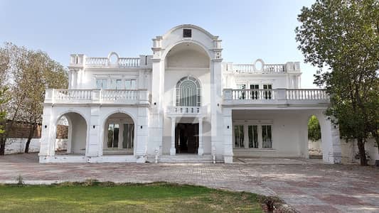 برکی روڈ کینٹ,لاہور میں 4 کمروں کا 4 کنال فارم ہاؤس 6.9 کروڑ میں برائے فروخت۔