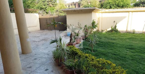 یونیورسٹی ٹاؤن پشاور میں 10 کمروں کا 3 کنال مکان 5.0 لاکھ میں کرایہ پر دستیاب ہے۔ یونیورسٹی ٹاؤن پشاور میں 10 کمروں کا 3 کنال مکان 5.0 لاکھ میں کرایہ پر دستیاب ہے۔
