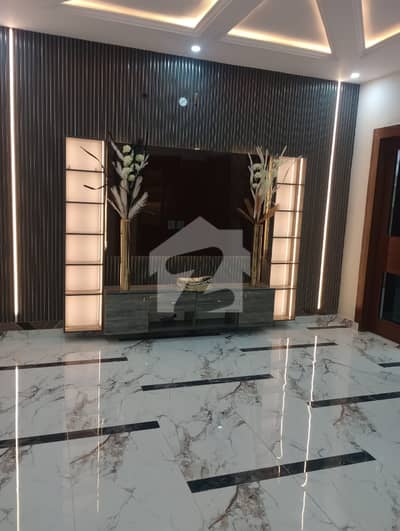 سٹی ہاؤسنگ سوسائٹی - بلاک بی سٹی ہاؤسنگ سوسائٹی,سیالکوٹ میں 5 کمروں کا 10 مرلہ مکان 4.8 کروڑ میں برائے فروخت۔
