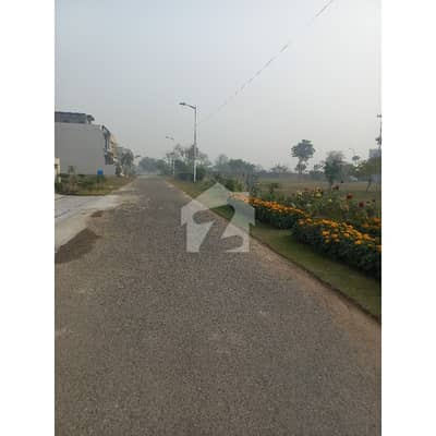 بینکرس ایوینیو کوآپریٹو ہاؤسنگ سوسائٹی لاہور میں 18 مرلہ رہائشی پلاٹ 1.6 کروڑ میں برائے فروخت۔