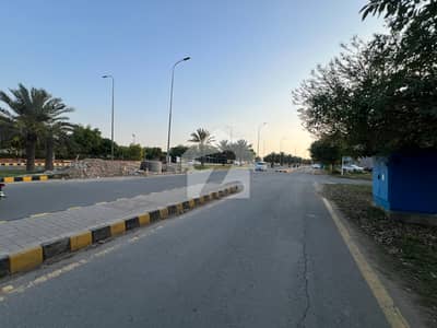 ڈی ایچ اے فیز 7 - بلاک وائے فیز 7,ڈیفنس (ڈی ایچ اے),لاہور میں 1 کنال رہائشی پلاٹ 3.2 کروڑ میں برائے فروخت۔ ڈی ایچ اے فیز 7 - بلاک وائے فیز 7,ڈیفنس (ڈی ایچ اے),لاہور میں 1 کنال رہائشی پلاٹ 3.2 کروڑ میں برائے فروخت۔
