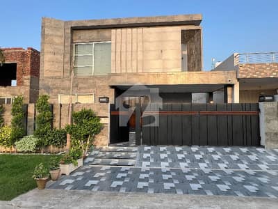 بینکرس ایوینیو کوآپریٹو ہاؤسنگ سوسائٹی لاہور میں 5 کمروں کا 1 کنال مکان 6.0 کروڑ میں برائے فروخت۔