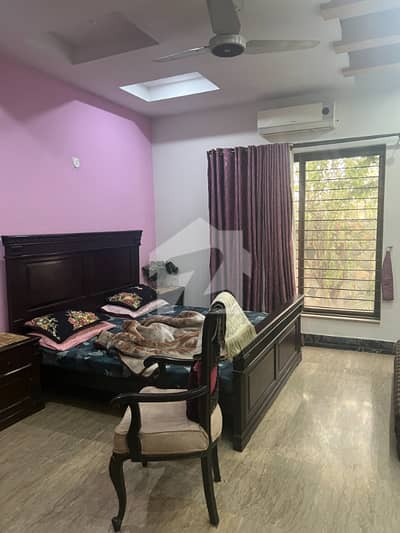 H Block Ph 6 1 kanal House + 1 Kanal Lawn Solid Contraction Owner Build Ideal Location 2nd street from Park DB Pole Cleared H Block Ph 6 1 kanal House + 1 Kanal Lawn Solid Contraction Owner Build Ideal Location 2nd street from Park DB Pole Cleared