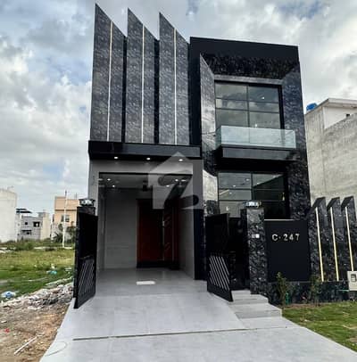 BANKER AVENUE 5 MARLA ULTRA MODERN HOUSE FOR SALE