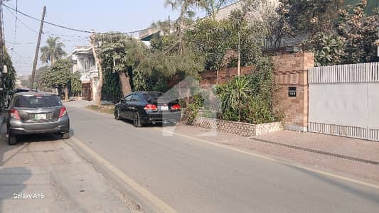 گلبرگ لاہور میں 5 کنال کمرشل پلاٹ 10.0 ارب میں برائے فروخت۔