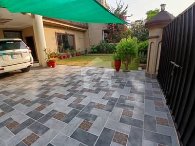 One Kanal Luxury House In Model Town For Rent