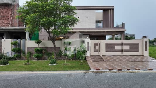 In DHA Phase 7 - Block T 1 Kanal House For Sale