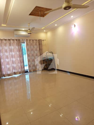G-10/1 size 42x80 Main Double road 8bed 8bath 2dd 2kitchen