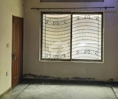 In Allama Iqbal Town - Nizam Block Of Lahore, A 5 Marla House Is Available