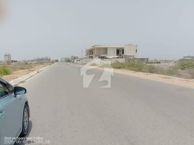 ڈی ایچ اے فیز 8 ڈی ایچ اے ڈیفینس,کراچی میں 4 کنال رہائشی پلاٹ 35.5 کروڑ میں برائے فروخت۔