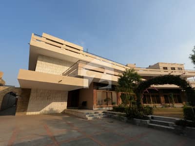 1500 Yards Park-Facing Bungalow for Rent in Clifton Block 4 Ideal for Corporate & NGO Use