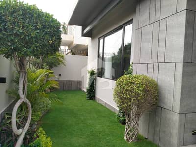 ڈی ایچ اے فیز 8 ڈی ایچ اے ڈیفینس,کراچی میں 6 کمروں کا 1 کنال مکان 28.5 کروڑ میں برائے فروخت۔