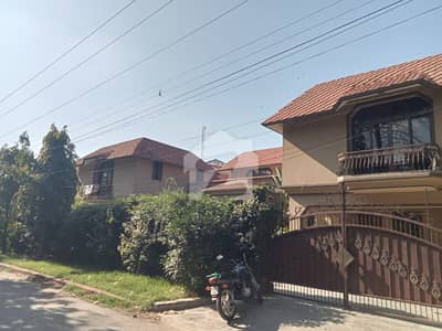 ماڈل ٹاؤن لاہور میں 6 کمروں کا 3 کنال مکان 10.5 لاکھ میں کرایہ پر دستیاب ہے۔
