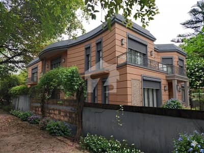 F-7 -New Condition Corner Triple Storey