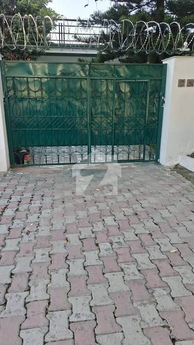 جی ۔ 10/2 جی ۔ 10,اسلام آباد میں 5 کمروں کا 1 کنال مکان 14.5 کروڑ میں برائے فروخت۔