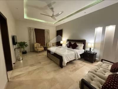 ORIGNAL PICTURES UNFURNISHED AND FURNISHED both options are available 22 MARLA SEPERATE GATE SEPERATE ENTERENCE HOT LOCATION
