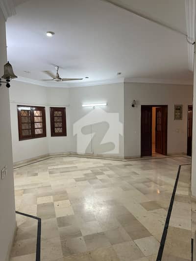 ڈی ایچ اے فیز 5 ڈی ایچ اے ڈیفینس,کراچی میں 4 کمروں کا 1 کنال بالائی پورشن 2.75 لاکھ میں کرایہ پر دستیاب ہے۔
