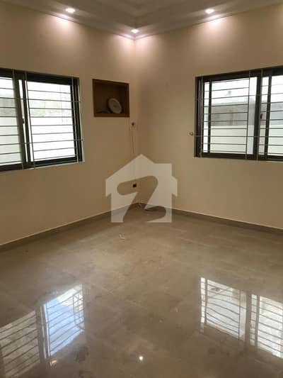 Elegant 300 Yards Well Maintained Bungalow Available For Rent In Phase 4