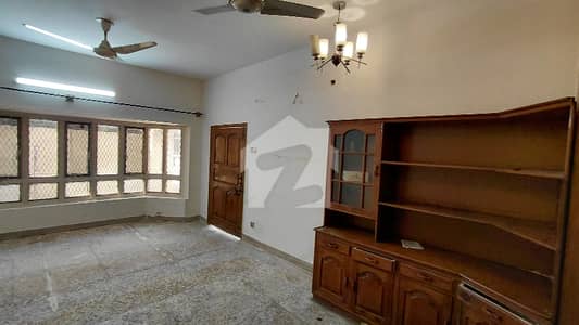 آئی ۔ 10 اسلام آباد میں 3 کمروں کا 6 مرلہ مکان 3.8 کروڑ میں برائے فروخت۔