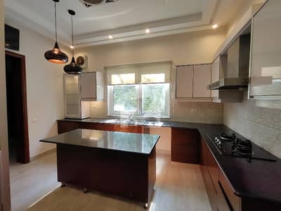 F-7 666 Sq Yard Beautiful Location Full House Available For Rent F-7 666 Sq Yard Beautiful Location Full House Available For Rent