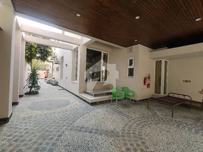 F-8 6 bed House Available For Rent F-8 6 bed House Available For Rent