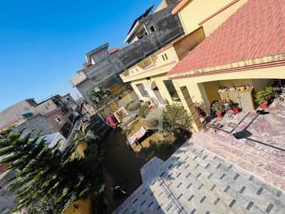 بنی گالہ اسلام آباد میں 4 کمروں کا 1 کنال مکان 6.4 کروڑ میں برائے فروخت۔
