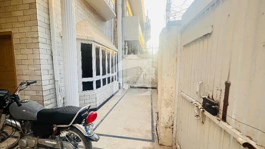 آئی ۔ 10 اسلام آباد میں 3 کمروں کا 6 مرلہ مکان 3.8 کروڑ میں برائے فروخت۔