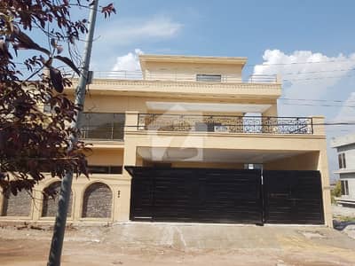 بنی گالہ اسلام آباد میں 10 کمروں کا 1 کنال مکان 7.5 کروڑ میں برائے فروخت۔