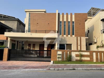 بحریہ انکلیو - سیکٹر سی بحریہ انکلیو,بحریہ ٹاؤن,اسلام آباد میں 7 کمروں کا 1 کنال مکان 12.5 کروڑ میں برائے فروخت۔