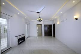 1 Kanal Upper Portion with Separate Gate for Rent in Phase 6