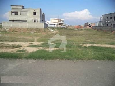 ڈی ایچ اے فیز 6 - سی سی اے بلاک ڈی ایچ اے فیز 6,ڈیفنس (ڈی ایچ اے),لاہور میں 8 مرلہ کمرشل پلاٹ 24.0 کروڑ میں برائے فروخت۔