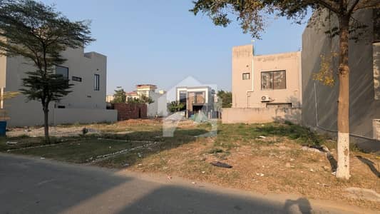 ڈی ایچ اے فیز9 پریزم ڈی ایچ اے ڈیفینس,لاہور میں 1 کنال رہائشی پلاٹ 2.2 کروڑ میں برائے فروخت۔