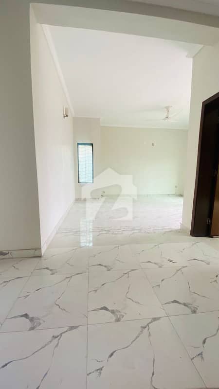 1 Kanal 5 Bed House, Tile Flooring On Main Double Road Service Lane Side 1 Kanal 5 Bed House, Tile Flooring On Main Double Road Service Lane Side