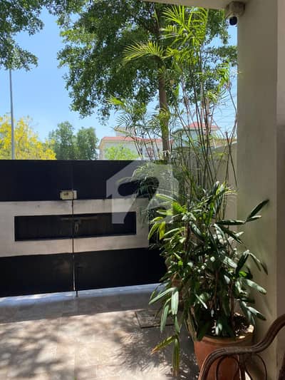 UPPER PORTION FOR RENT