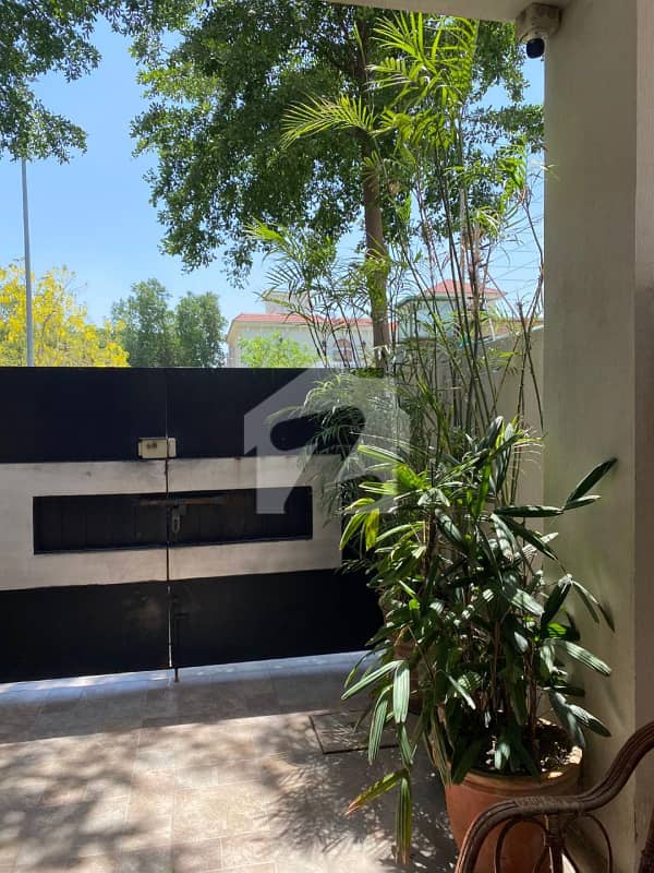UPPER PORTION FOR RENT UPPER PORTION FOR RENT