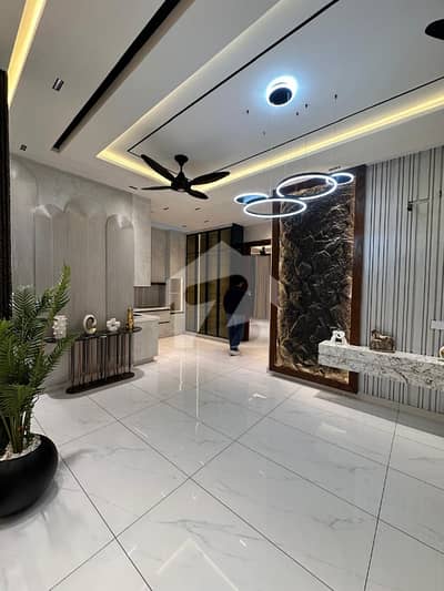 Perfect 10 Marla House In Bahria Town - Sector E For Rent