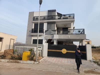 بحریہ ٹاؤن فیز 8 بحریہ ٹاؤن راولپنڈی,راولپنڈی میں 7 کمروں کا 12 مرلہ مکان 4.5 کروڑ میں برائے فروخت۔ بحریہ ٹاؤن فیز 8 بحریہ ٹاؤن راولپنڈی,راولپنڈی میں 7 کمروں کا 12 مرلہ مکان 4.5 کروڑ میں برائے فروخت۔