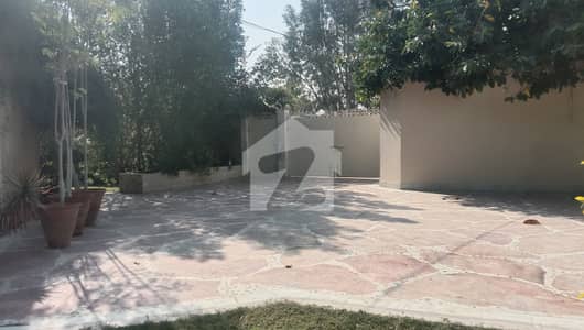 1000 Yard Bungalow On Vip Location Of Kda Sch 1 Near To Karsaz Road