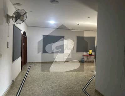 پی ای سی ایچ ایس بلاک 2 پی ای سی ایچ ایس,جمشید ٹاؤن,کراچی میں 11 کمروں کا 1 کنال مکان 7.9 لاکھ میں کرایہ پر دستیاب ہے۔
